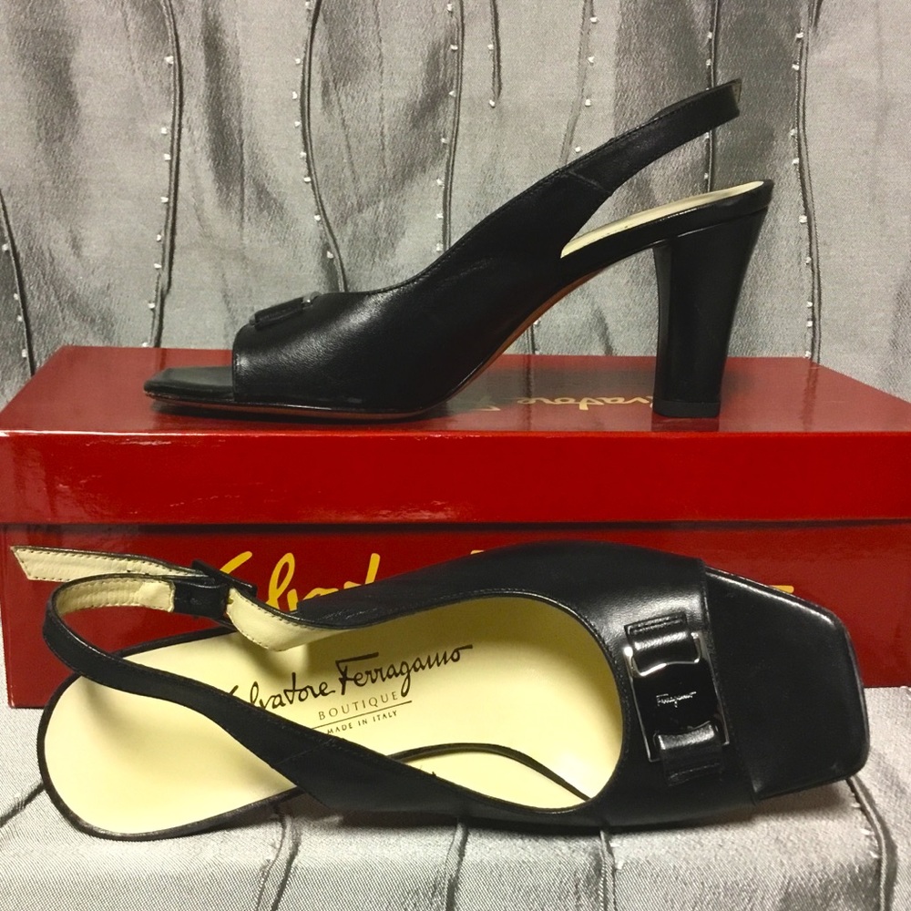 Salvatore Ferragamo Boutique Navarina black leather size 5.5 w/ box and bag.